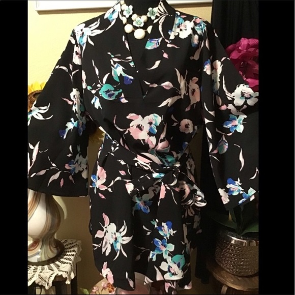 🌺NWT LANE BRYANT 14/16 or 22/24 TROPICAL FLORAL TOP - Picture 11 of 12